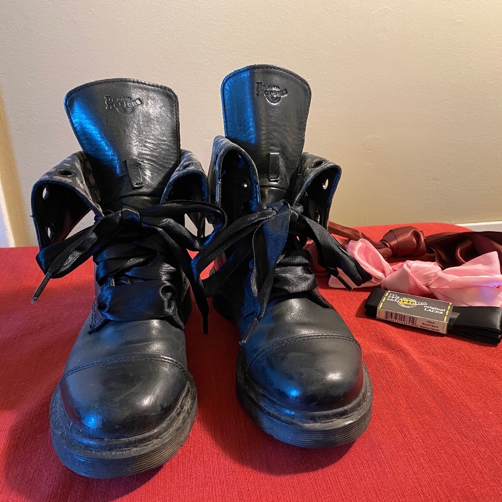 Dr Martens Aimilie Fold Down Black US 7/UK 5 - Rare with ribbon laces